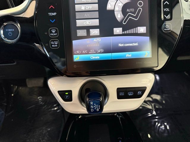 Toyota Prius Prime Vehicle Full-screen Gallery Image 15