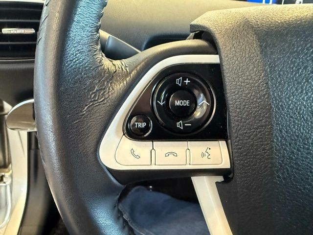 Toyota Prius Prime Vehicle Full-screen Gallery Image 17