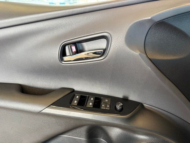 Toyota Prius Prime Vehicle Full-screen Gallery Image 18