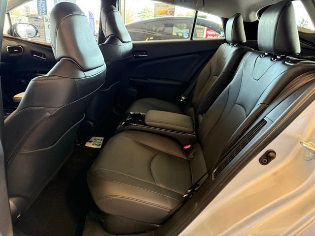 Toyota Prius Prime Vehicle Full-screen Gallery Image 20