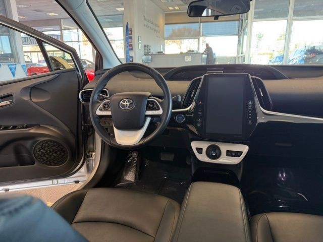 Toyota Prius Prime Vehicle Full-screen Gallery Image 23