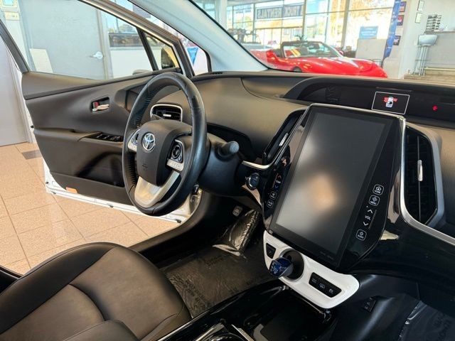 Toyota Prius Prime Vehicle Full-screen Gallery Image 25