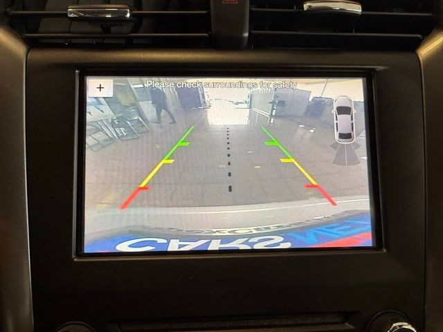 Ford Fusion Vehicle Full-screen Gallery Image 14