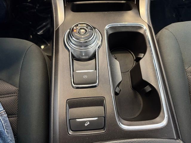 Ford Fusion Vehicle Full-screen Gallery Image 16