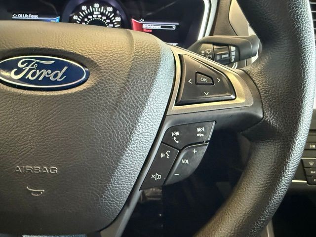 Ford Fusion Vehicle Full-screen Gallery Image 17