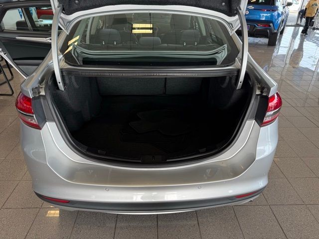 Ford Fusion Vehicle Full-screen Gallery Image 22