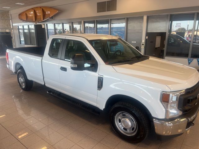 Ford Super Duty F-250 SRW Vehicle Full-screen Gallery Image 03