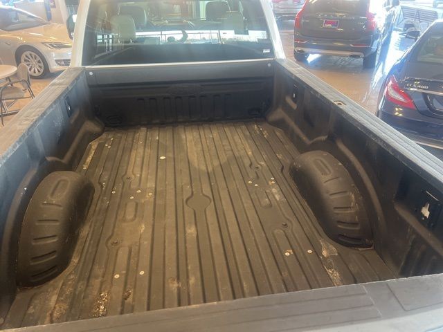 Ford Super Duty F-250 SRW Vehicle Full-screen Gallery Image 09