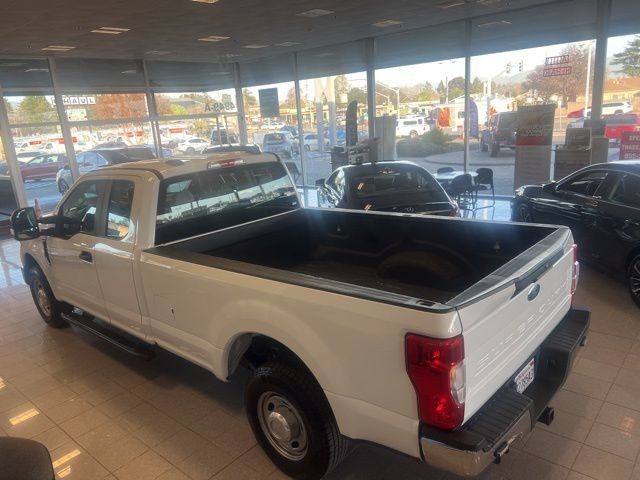 Ford Super Duty F-250 SRW Vehicle Full-screen Gallery Image 11