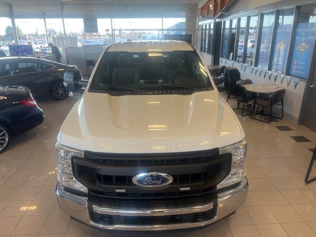 Ford Super Duty F-250 SRW Vehicle Full-screen Gallery Image 16