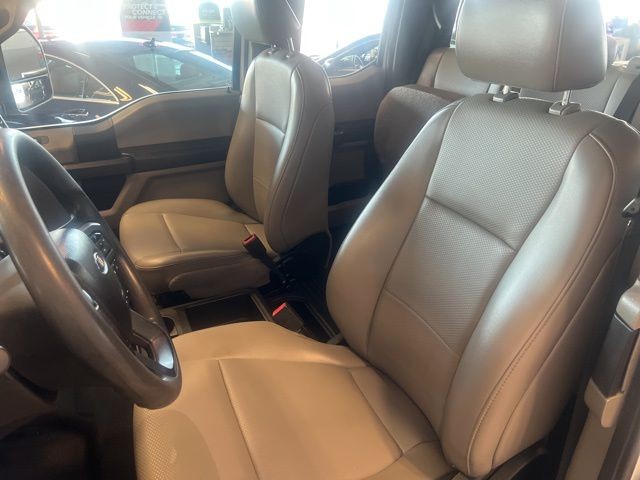 Ford Super Duty F-250 SRW Vehicle Full-screen Gallery Image 17