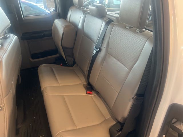 Ford Super Duty F-250 SRW Vehicle Full-screen Gallery Image 18