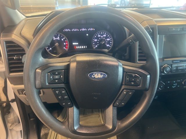 Ford Super Duty F-250 SRW Vehicle Full-screen Gallery Image 19