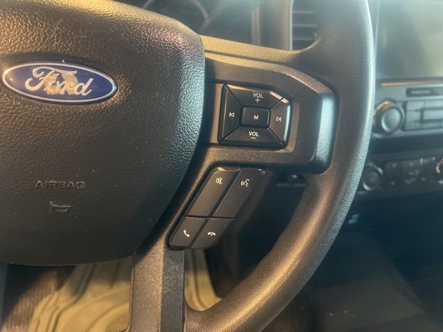 Ford Super Duty F-250 SRW Vehicle Full-screen Gallery Image 21