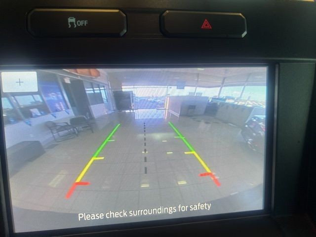 Ford Super Duty F-250 SRW Vehicle Full-screen Gallery Image 23