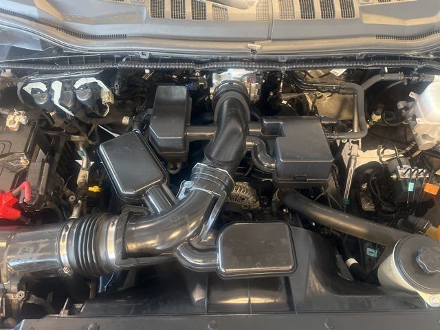 Ford Super Duty F-250 SRW Vehicle Full-screen Gallery Image 29