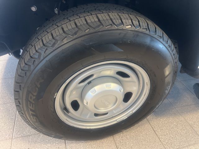 Ford Super Duty F-250 SRW Vehicle Full-screen Gallery Image 30