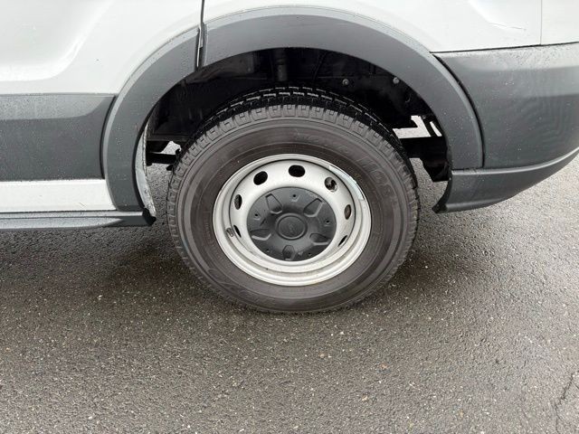 Ford Transit Chassis Vehicle Full-screen Gallery Image 11