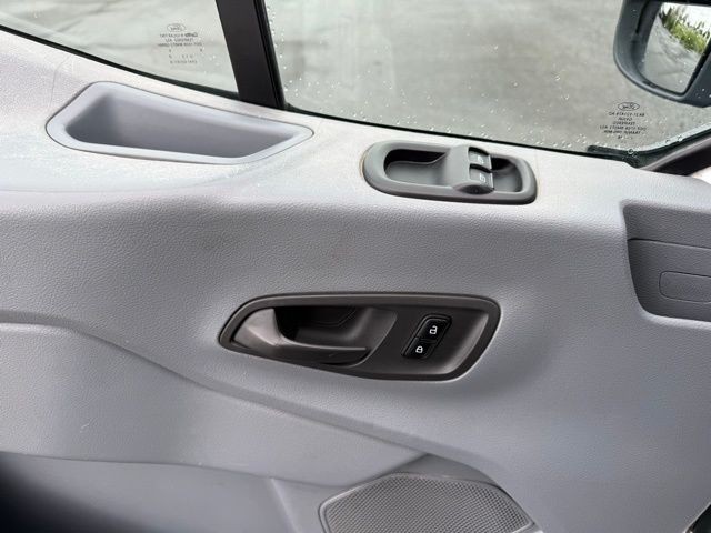 Ford Transit Chassis Vehicle Full-screen Gallery Image 16