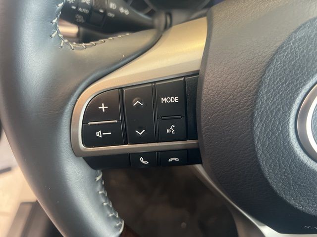 Lexus ES Vehicle Full-screen Gallery Image 23