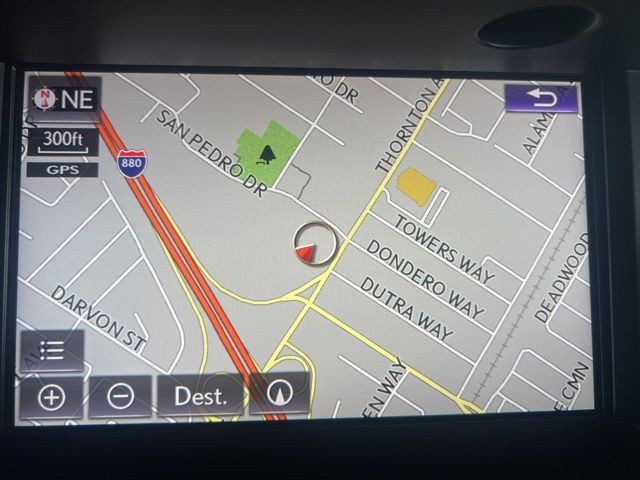 Lexus ES Vehicle Full-screen Gallery Image 26