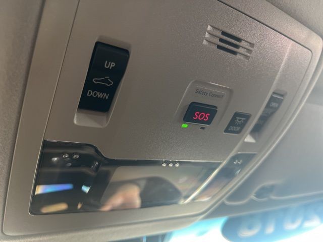 Lexus ES Vehicle Full-screen Gallery Image 34