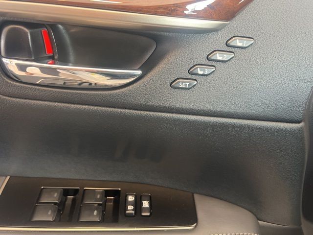 Lexus ES Vehicle Full-screen Gallery Image 37