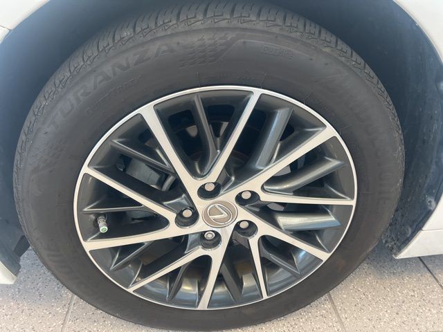 Lexus ES Vehicle Full-screen Gallery Image 39