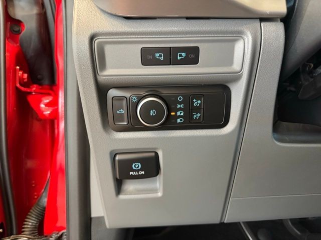 Ford F-150 Vehicle Full-screen Gallery Image 20