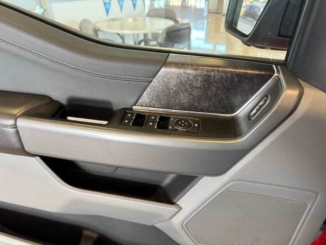 Ford F-150 Vehicle Full-screen Gallery Image 21