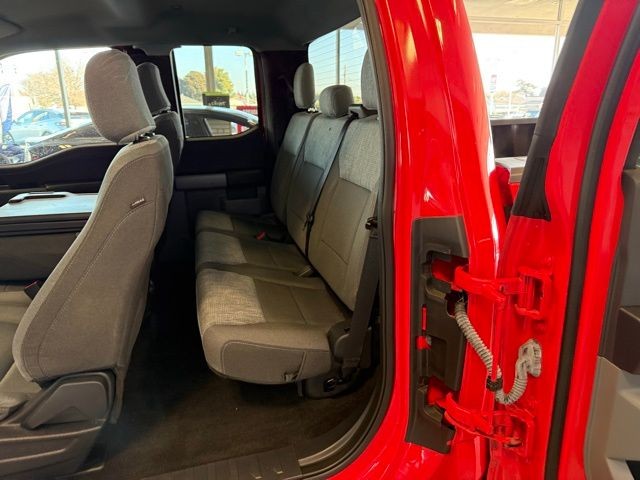 Ford F-150 Vehicle Full-screen Gallery Image 24