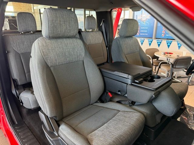 Ford F-150 Vehicle Full-screen Gallery Image 29