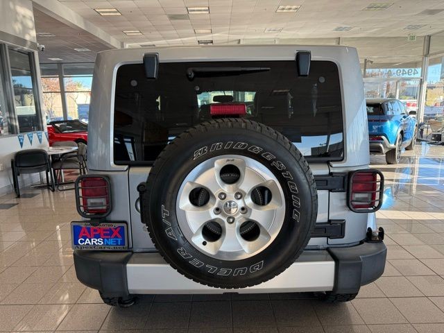 Jeep Wrangler Vehicle Full-screen Gallery Image 04