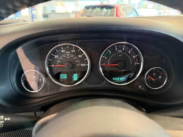 Jeep Wrangler Vehicle Full-screen Gallery Image 13