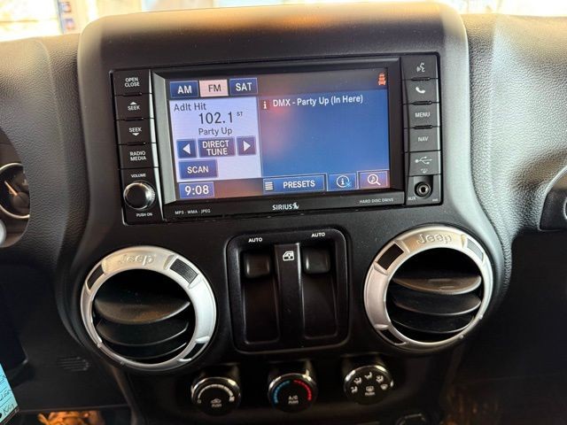 Jeep Wrangler Vehicle Full-screen Gallery Image 14