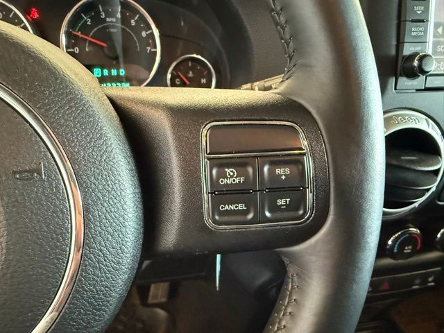 Jeep Wrangler Vehicle Full-screen Gallery Image 16