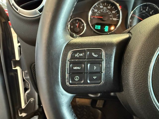 Jeep Wrangler Vehicle Full-screen Gallery Image 17