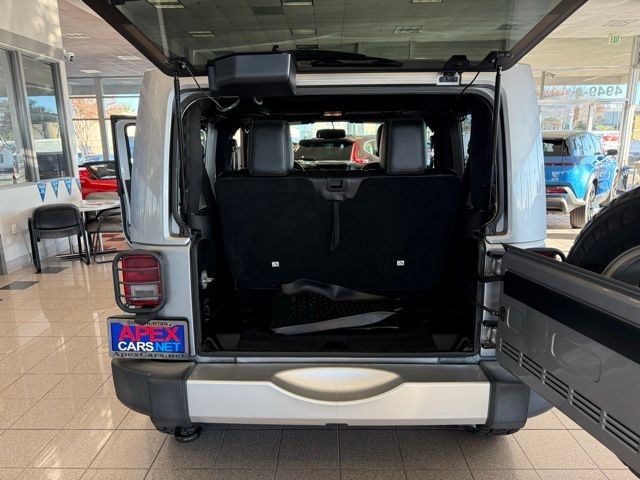 Jeep Wrangler Vehicle Full-screen Gallery Image 21