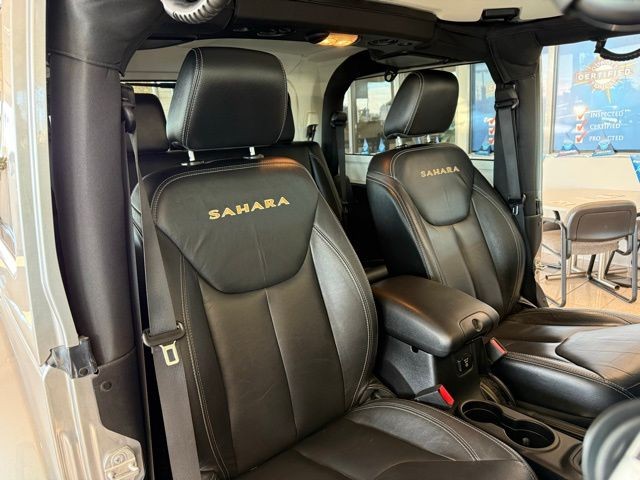 Jeep Wrangler Vehicle Full-screen Gallery Image 23