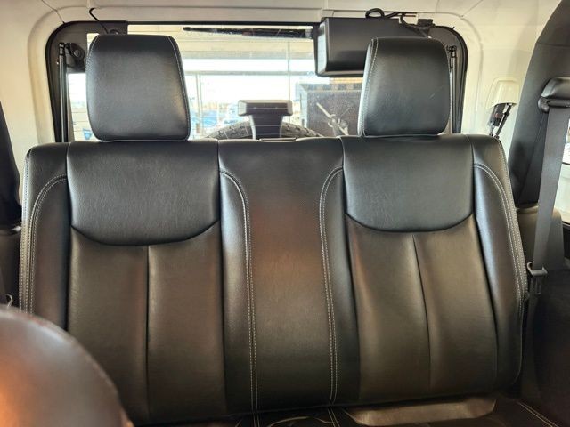 Jeep Wrangler Vehicle Full-screen Gallery Image 25