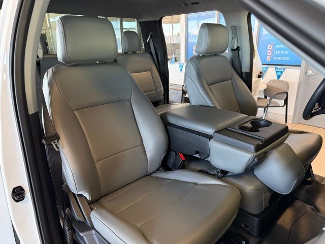 Ford F-150 Vehicle Full-screen Gallery Image 24