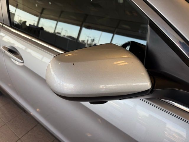 Honda CR-V Vehicle Full-screen Gallery Image 11