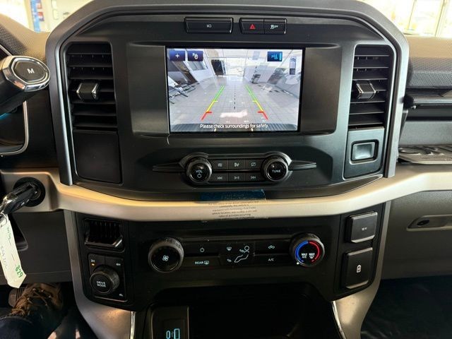 Ford F-150 Vehicle Full-screen Gallery Image 15