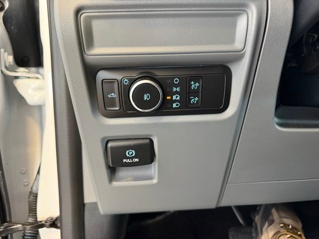 Ford F-150 Vehicle Full-screen Gallery Image 18