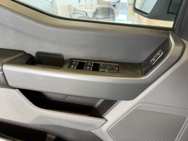 Ford F-150 Vehicle Full-screen Gallery Image 19