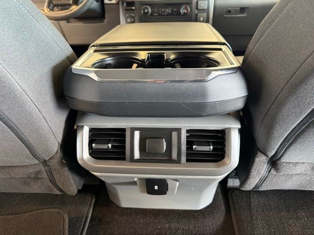 Ford F-150 Vehicle Full-screen Gallery Image 23