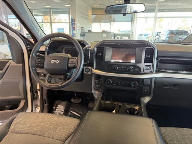 Ford F-150 Vehicle Full-screen Gallery Image 24