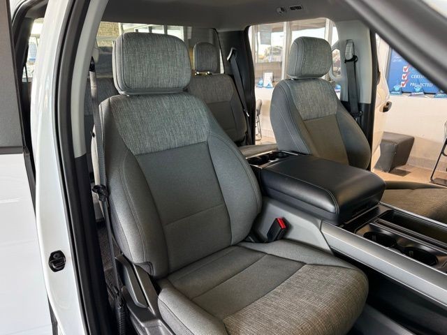 Ford F-150 Vehicle Full-screen Gallery Image 25