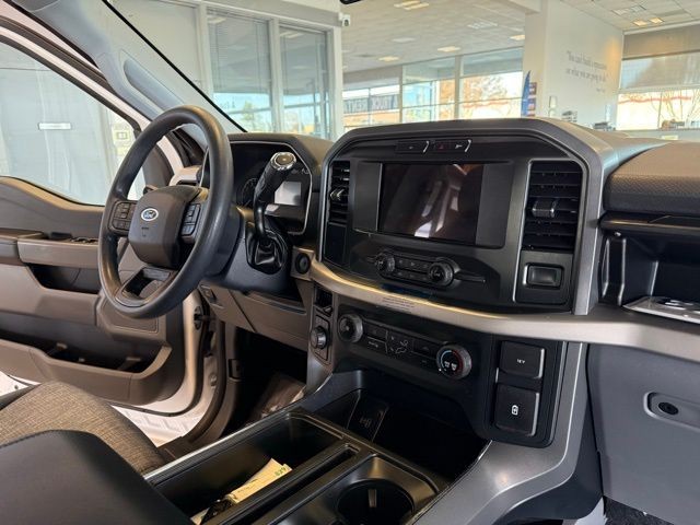 Ford F-150 Vehicle Full-screen Gallery Image 26