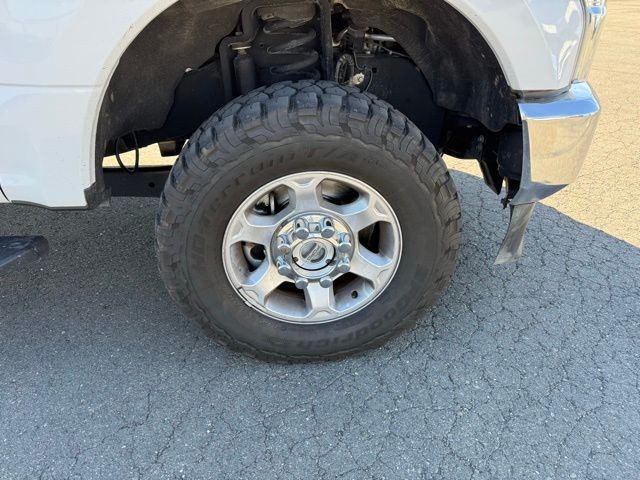 Ford F-350SD Vehicle Full-screen Gallery Image 11